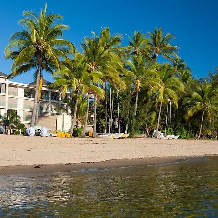 Island Views Beachfront Apartments Palm Cove Exteriör bild