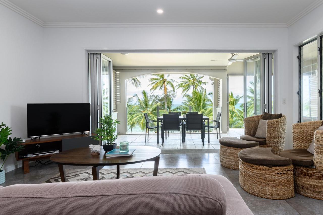 Island Views Beachfront Apartments Palm Cove Exteriör bild
