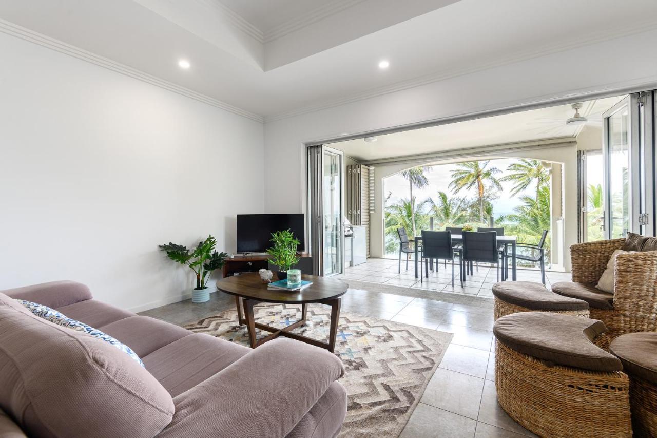 Island Views Beachfront Apartments Palm Cove Exteriör bild