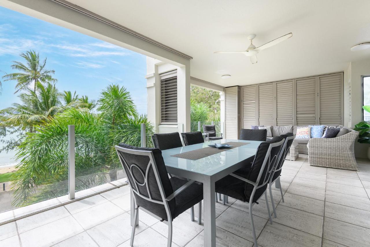 Island Views Beachfront Apartments Palm Cove Exteriör bild
