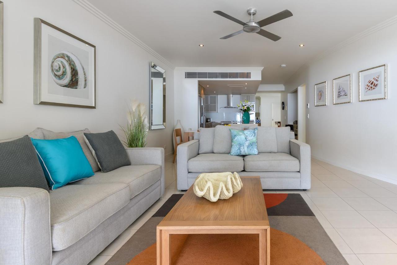 Island Views Beachfront Apartments Palm Cove Exteriör bild