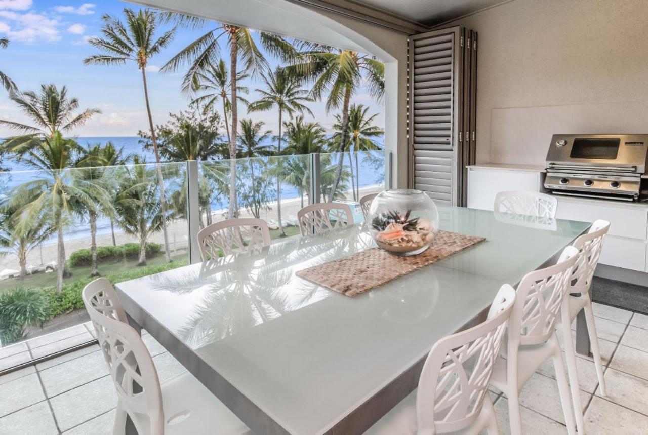 Island Views Beachfront Apartments Palm Cove Exteriör bild