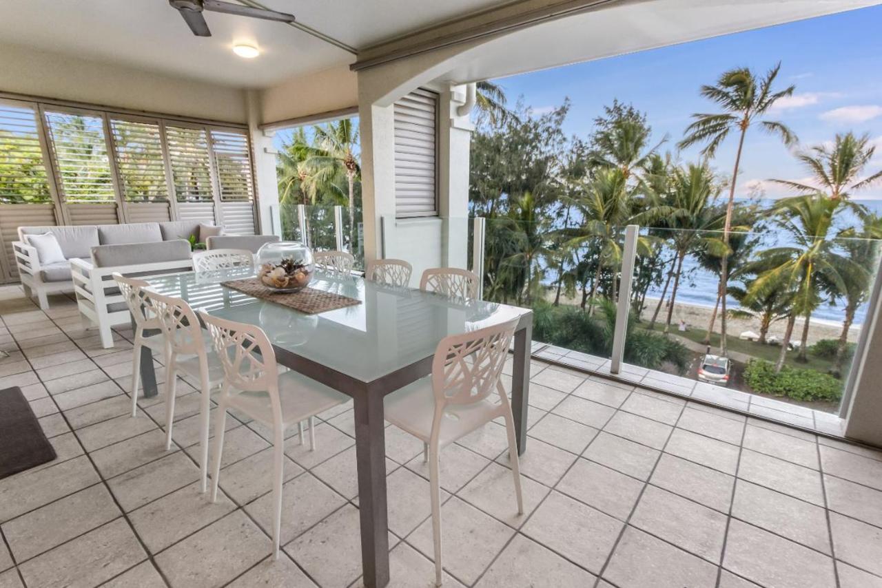 Island Views Beachfront Apartments Palm Cove Exteriör bild