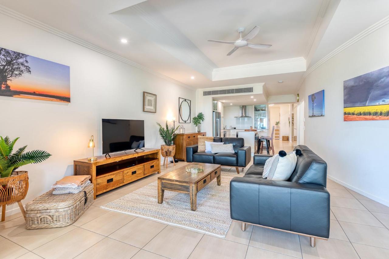 Island Views Beachfront Apartments Palm Cove Exteriör bild