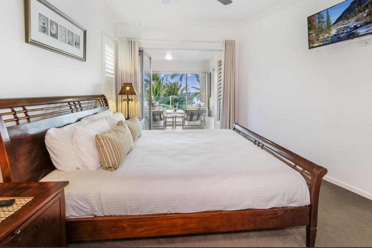 Island Views Beachfront Apartments Palm Cove Exteriör bild