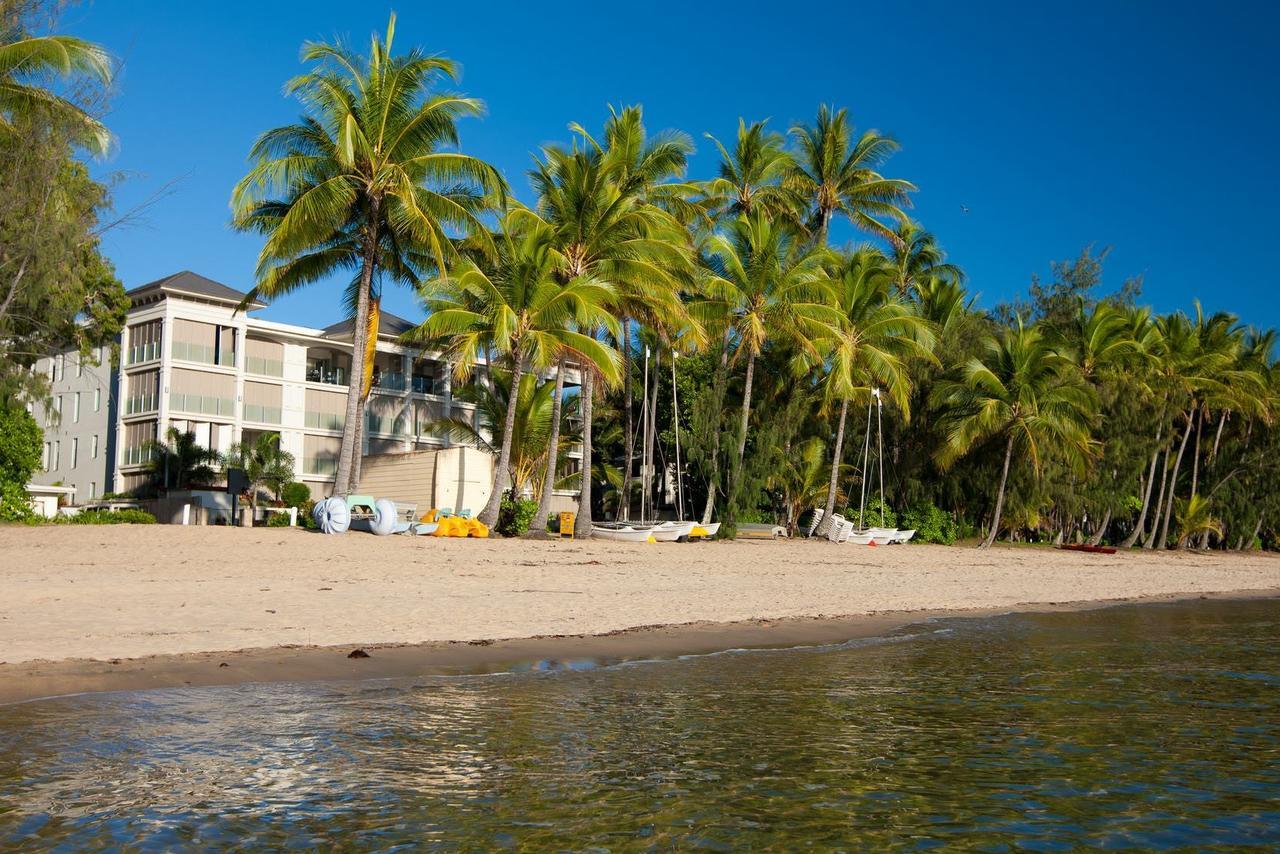 Island Views Beachfront Apartments Palm Cove Exteriör bild