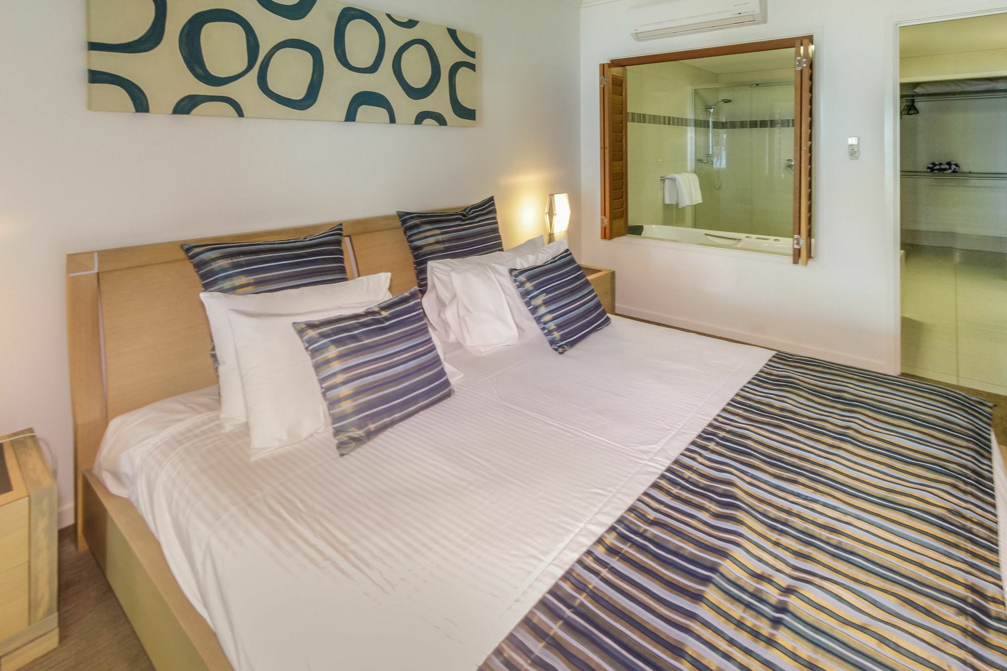 Island Views Beachfront Apartments Palm Cove Exteriör bild
