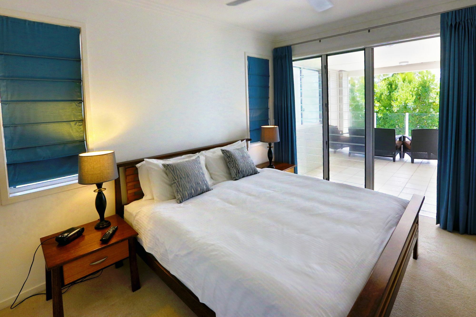 Island Views Beachfront Apartments Palm Cove Exteriör bild