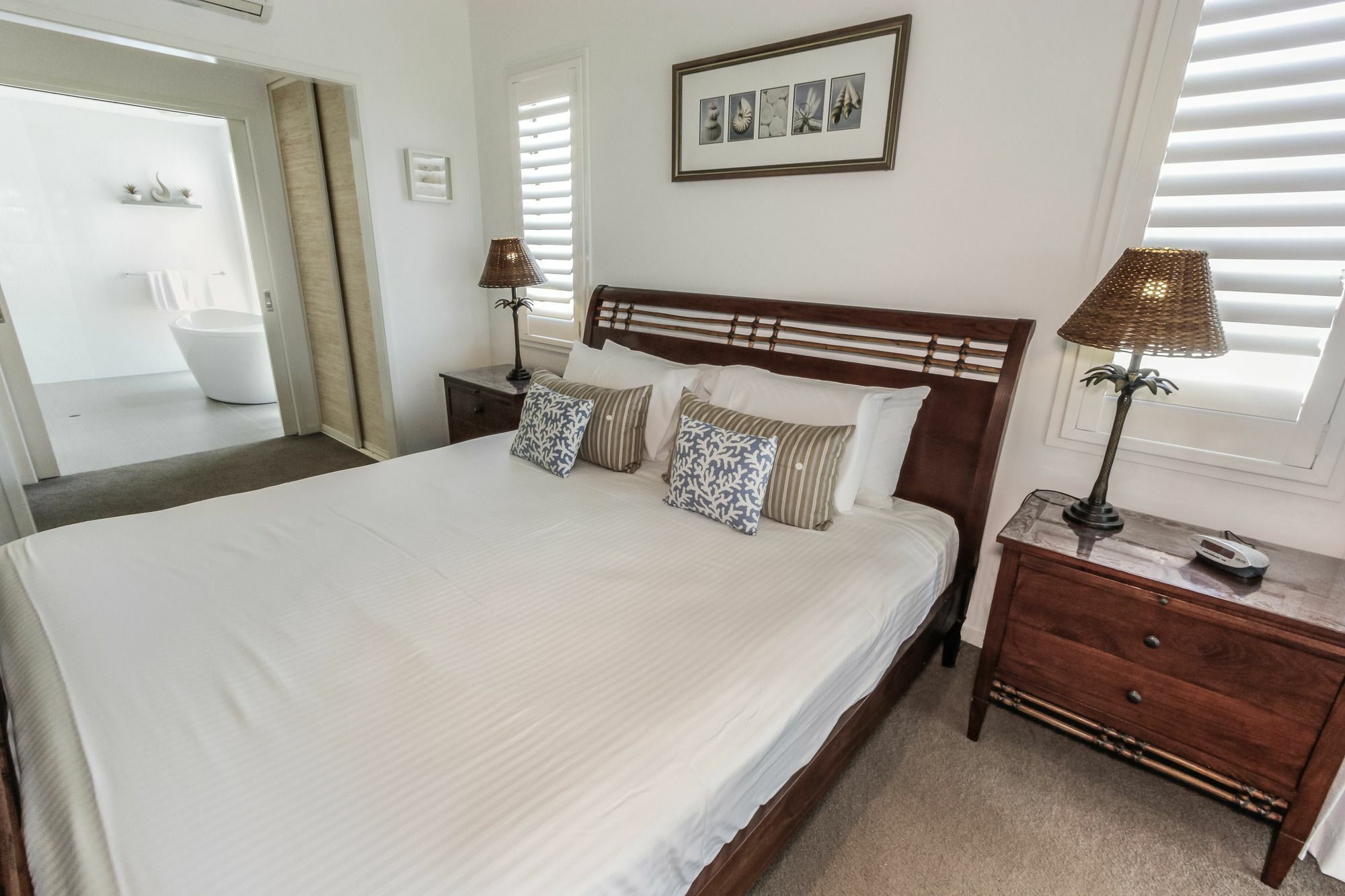 Island Views Beachfront Apartments Palm Cove Exteriör bild